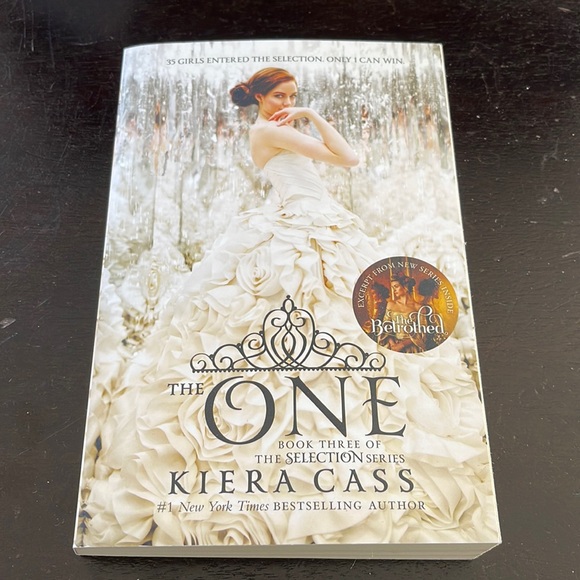 The One by Kiera Cass (Book 3 of The Selection series) - Picture 1 of 2